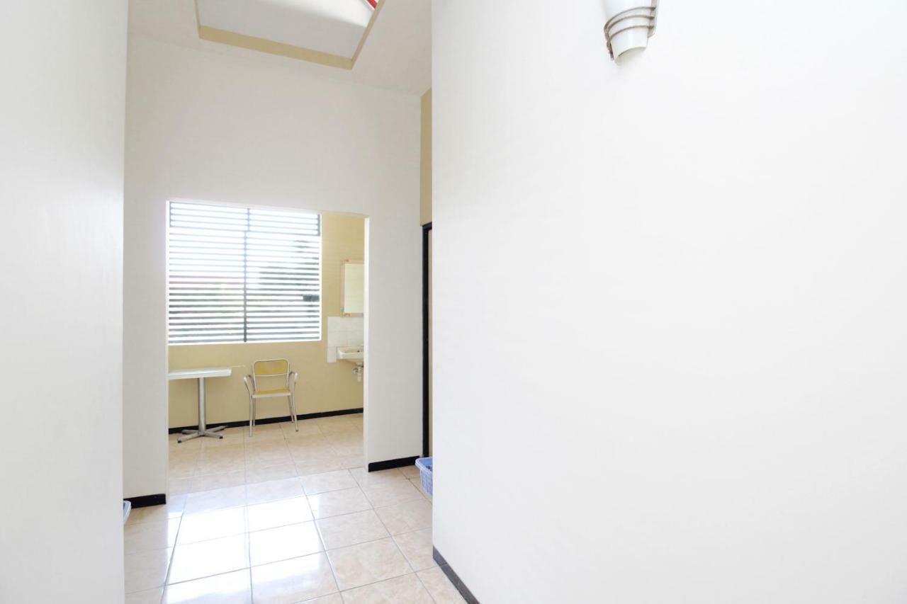 Reddoorz Syariah Near Prpp Semarang Hotel Buitenkant foto